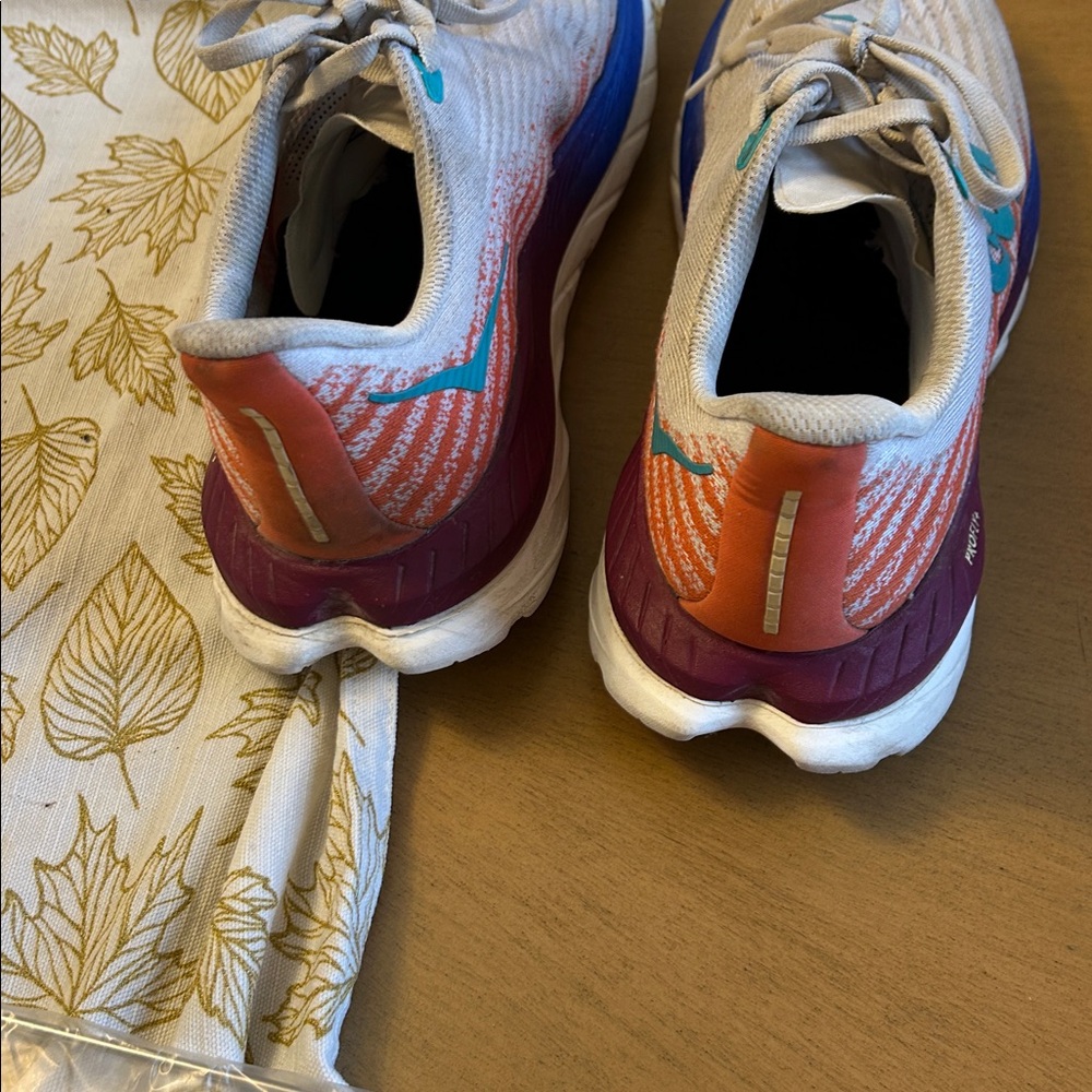 HOKA Mach 5 size 9 - Picture 5 of 8